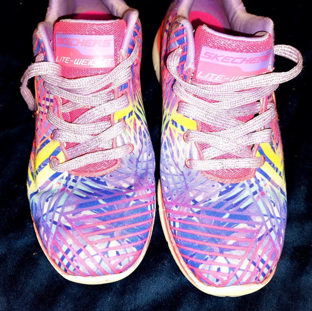 girls sketchers shoes